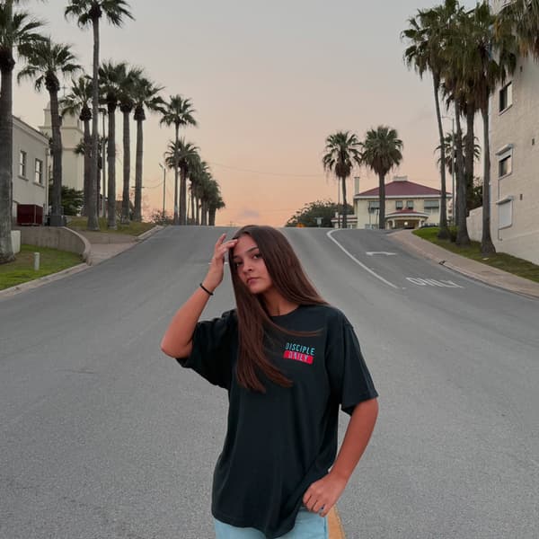 Disciple Daily Oversized Disciple T Shirt (Luke 9:23)